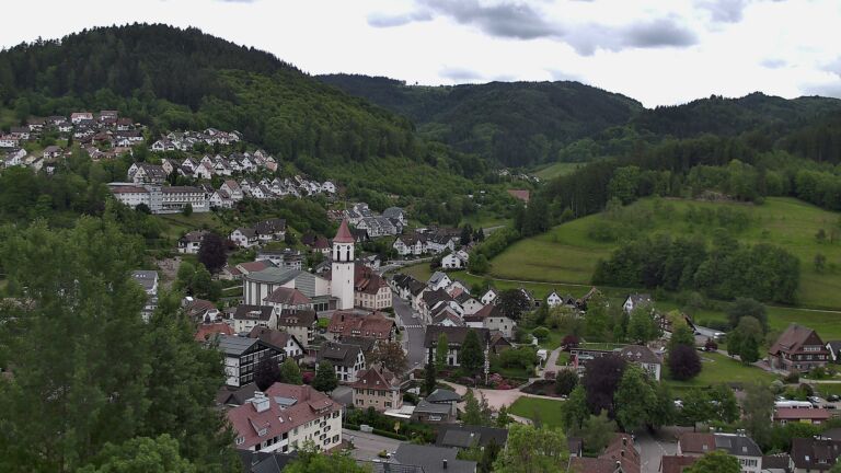 Dieses Bild zeigt eine Webcam-Aufnahme von Ottenhöfen, aufgenommen am Dienstag, den 19.05.2026 um 12:50 Uhr