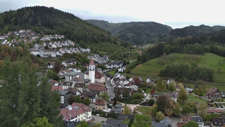 Dieses Bild zeigt eine Webcam-Aufnahme von Ottenhöfen, aufgenommen am Samstag, den 24.10.2026 um 16:40 Uhr