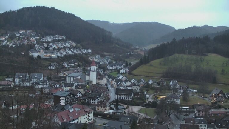 Dieses Bild zeigt eine Webcam-Aufnahme von Ottenhöfen, aufgenommen am Dienstag, den 27.01.2026 um 17:20 Uhr