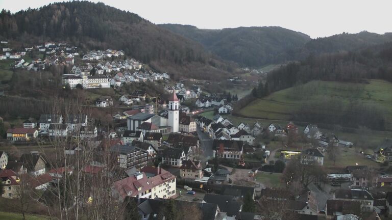 Dieses Bild zeigt eine Webcam-Aufnahme von Ottenhöfen, aufgenommen am Mittwoch, den 17.12.2025 um 16:50 Uhr