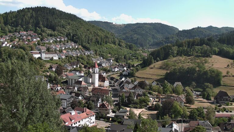Dieses Bild zeigt eine Webcam-Aufnahme von Ottenhöfen, aufgenommen am Dienstag, den 11.08.2026 um 16:40 Uhr