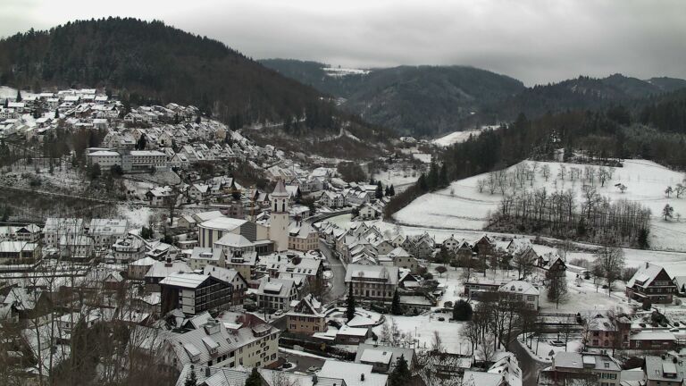 Dieses Bild zeigt eine Webcam-Aufnahme von Ottenhöfen, aufgenommen am Freitag, den 02.01.2026 um 11:10 Uhr