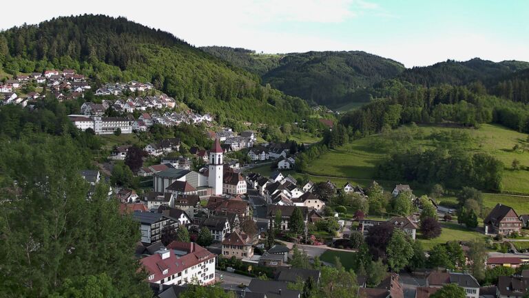 Dieses Bild zeigt eine Webcam-Aufnahme von Ottenhöfen, aufgenommen am Samstag, den 16.05.2026 um 18:50 Uhr