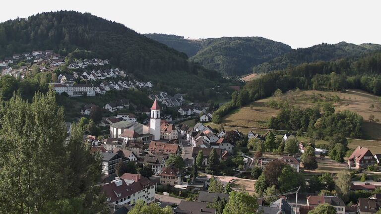 Dieses Bild zeigt eine Webcam-Aufnahme von Ottenhöfen, aufgenommen am Sonntag, den 09.08.2026 um 08:20 Uhr