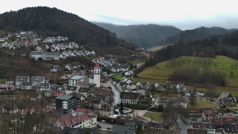 Dieses Bild zeigt eine Webcam-Aufnahme von Ottenhöfen, aufgenommen am Montag, den 26.01.2026 um 14:30 Uhr