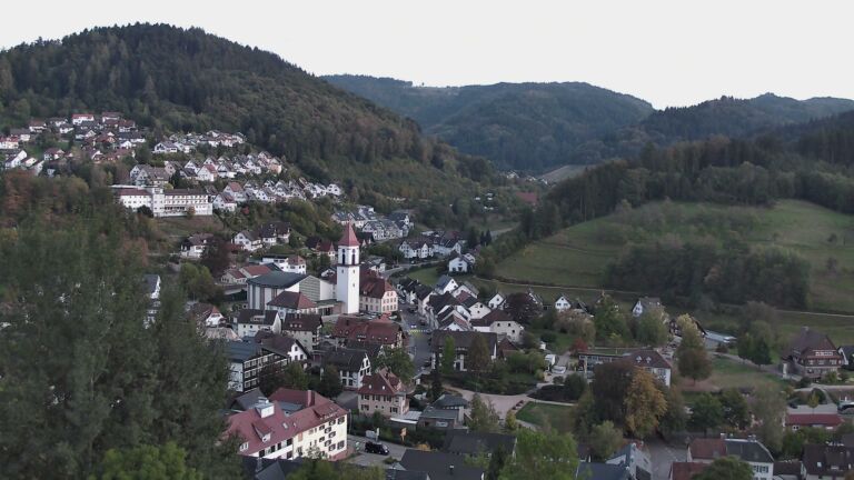 Dieses Bild zeigt eine Webcam-Aufnahme von Ottenhöfen, aufgenommen am Samstag, den 03.10.2026 um 19:10 Uhr