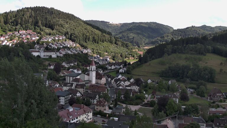 Dieses Bild zeigt eine Webcam-Aufnahme von Ottenhöfen, aufgenommen am Mittwoch, den 08.07.2026 um 17:10 Uhr