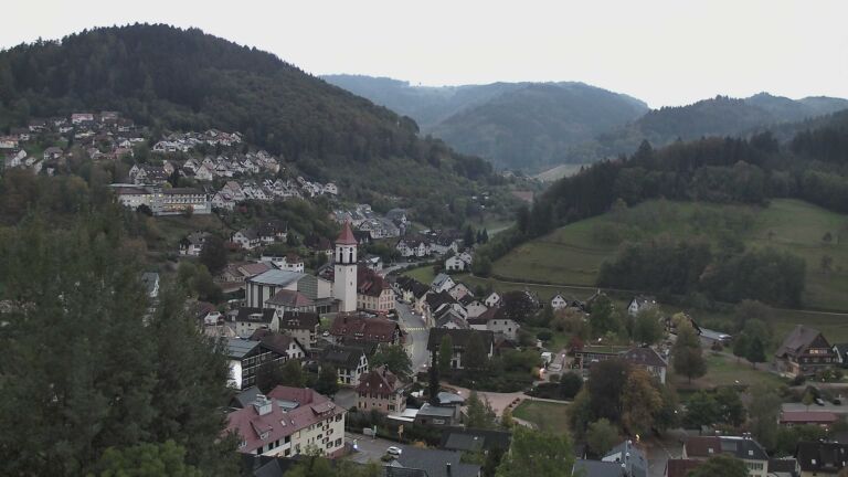Dieses Bild zeigt eine Webcam-Aufnahme von Ottenhöfen, aufgenommen am Sonntag, den 04.10.2026 um 19:00 Uhr