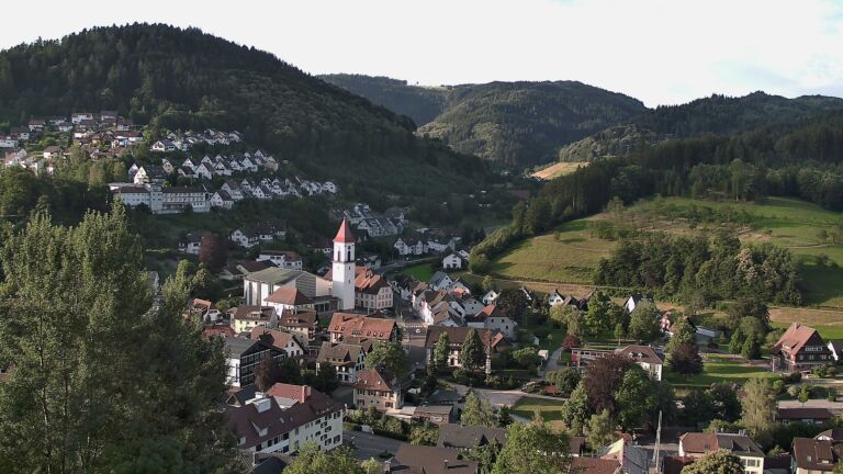 Dieses Bild zeigt eine Webcam-Aufnahme von Ottenhöfen, aufgenommen am Sonntag, den 28.06.2026 um 07:10 Uhr