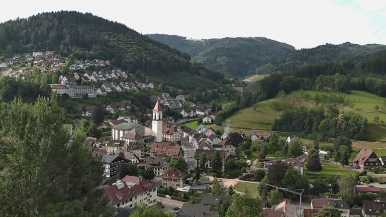 Dieses Bild zeigt eine Webcam-Aufnahme von Ottenhöfen, aufgenommen am Dienstag, den 30.06.2026 um 08:30 Uhr