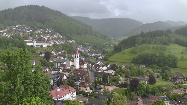 Dieses Bild zeigt eine Webcam-Aufnahme von Ottenhöfen, aufgenommen am Donnerstag, den 14.05.2026 um 18:00 Uhr