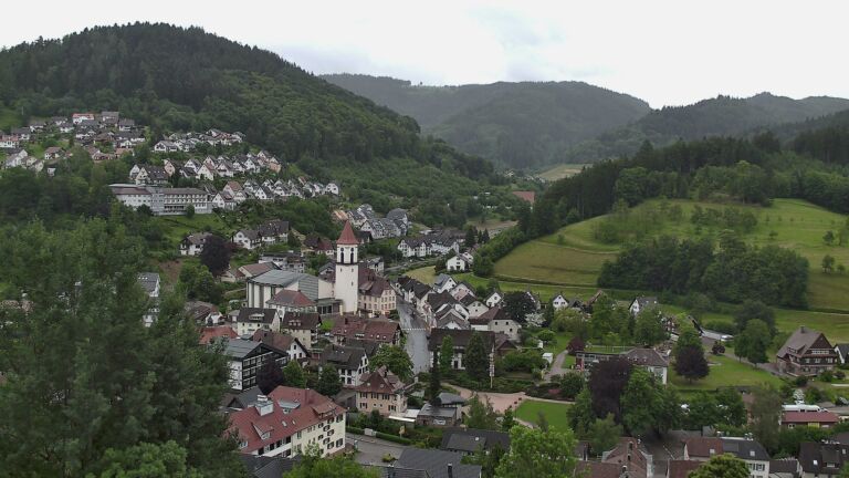 Dieses Bild zeigt eine Webcam-Aufnahme von Ottenhöfen, aufgenommen am Donnerstag, den 04.06.2026 um 16:10 Uhr