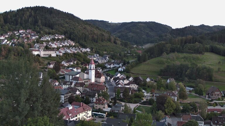 Dieses Bild zeigt eine Webcam-Aufnahme von Ottenhöfen, aufgenommen am Donnerstag, den 17.09.2026 um 19:30 Uhr