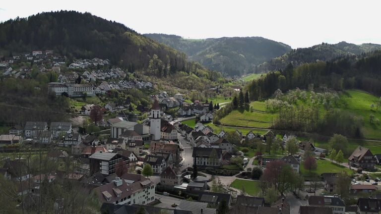 Dieses Bild zeigt eine Webcam-Aufnahme von Ottenhöfen, aufgenommen am Donnerstag, den 16.04.2026 um 12:50 Uhr