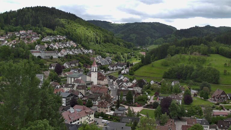 Dieses Bild zeigt eine Webcam-Aufnahme von Ottenhöfen, aufgenommen am Dienstag, den 12.05.2026 um 15:10 Uhr