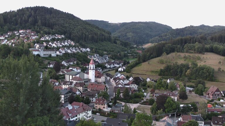 Dieses Bild zeigt eine Webcam-Aufnahme von Ottenhöfen, aufgenommen am Samstag, den 25.07.2026 um 06:10 Uhr
