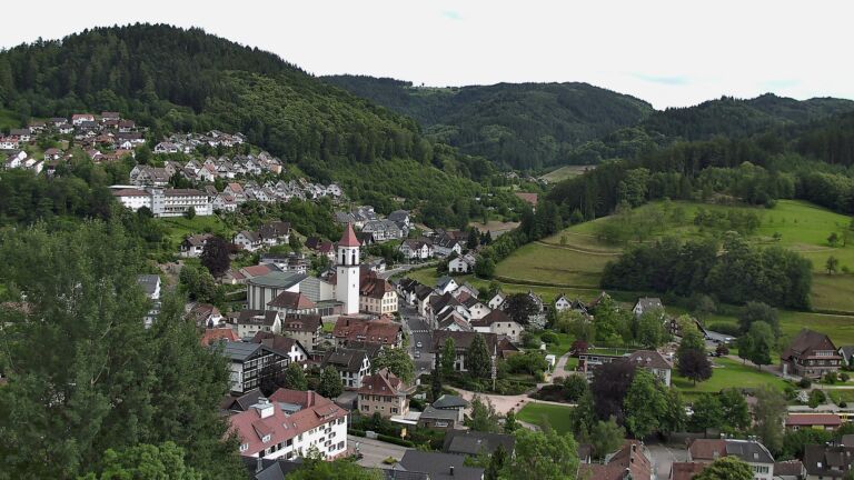 Dieses Bild zeigt eine Webcam-Aufnahme von Ottenhöfen, aufgenommen am Dienstag, den 09.06.2026 um 17:40 Uhr