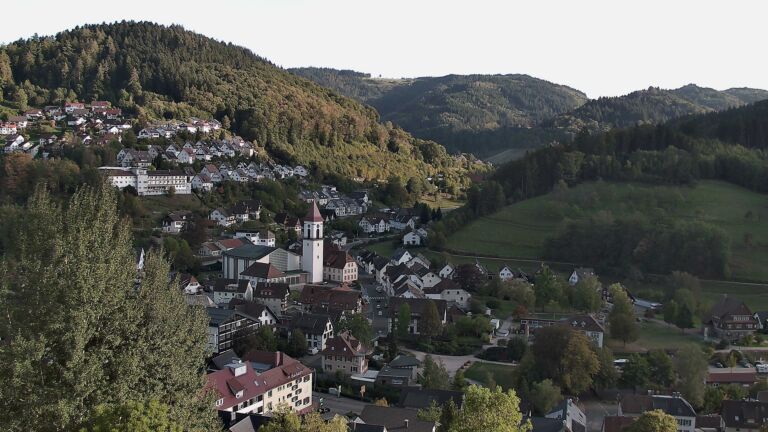Dieses Bild zeigt eine Webcam-Aufnahme von Ottenhöfen, aufgenommen am Freitag, den 02.10.2026 um 17:30 Uhr