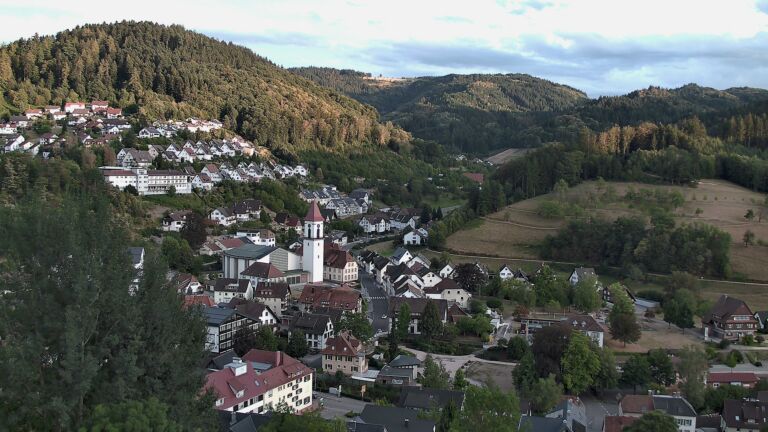Dieses Bild zeigt eine Webcam-Aufnahme von Ottenhöfen, aufgenommen am Donnerstag, den 20.08.2026 um 20:00 Uhr