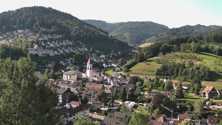 Dieses Bild zeigt eine Webcam-Aufnahme von Ottenhöfen, aufgenommen am Freitag, den 19.06.2026 um 08:40 Uhr