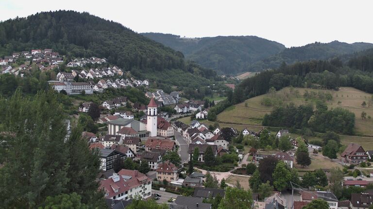 Dieses Bild zeigt eine Webcam-Aufnahme von Ottenhöfen, aufgenommen am Montag, den 03.08.2026 um 07:20 Uhr
