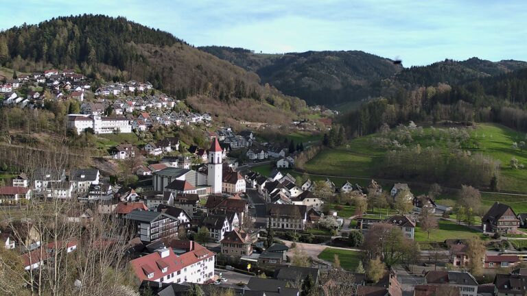 Dieses Bild zeigt eine Webcam-Aufnahme von Ottenhöfen, aufgenommen am Donnerstag, den 09.04.2026 um 18:40 Uhr