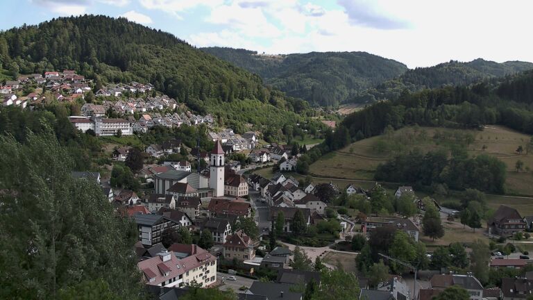 Dieses Bild zeigt eine Webcam-Aufnahme von Ottenhöfen, aufgenommen am Mittwoch, den 05.08.2026 um 16:10 Uhr