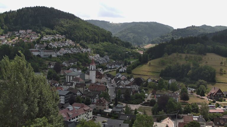 Dieses Bild zeigt eine Webcam-Aufnahme von Ottenhöfen, aufgenommen am Sonntag, den 19.07.2026 um 13:40 Uhr