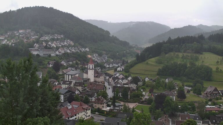 Dieses Bild zeigt eine Webcam-Aufnahme von Ottenhöfen, aufgenommen am Sonntag, den 31.05.2026 um 16:00 Uhr