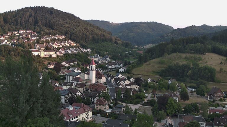 Dieses Bild zeigt eine Webcam-Aufnahme von Ottenhöfen, aufgenommen am Donnerstag, den 30.07.2026 um 20:30 Uhr