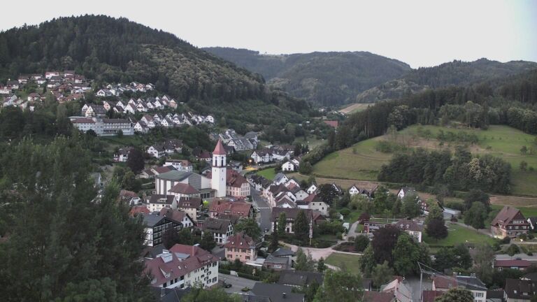 Dieses Bild zeigt eine Webcam-Aufnahme von Ottenhöfen, aufgenommen am Freitag, den 26.06.2026 um 05:00 Uhr