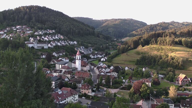 Dieses Bild zeigt eine Webcam-Aufnahme von Ottenhöfen, aufgenommen am Montag, den 06.07.2026 um 06:30 Uhr
