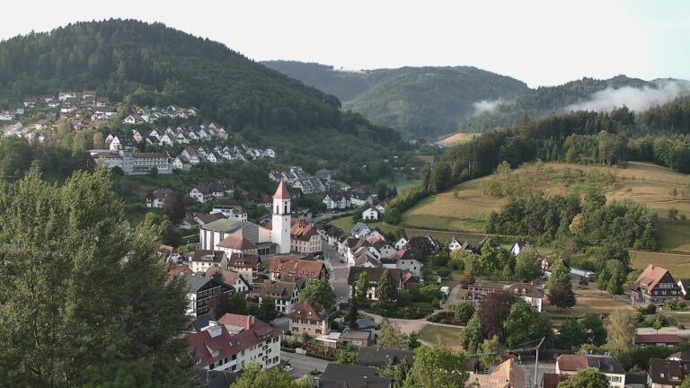 Dieses Bild zeigt eine Webcam-Aufnahme von Ottenhöfen, aufgenommen am Samstag, den 18.07.2026 um 07:10 Uhr