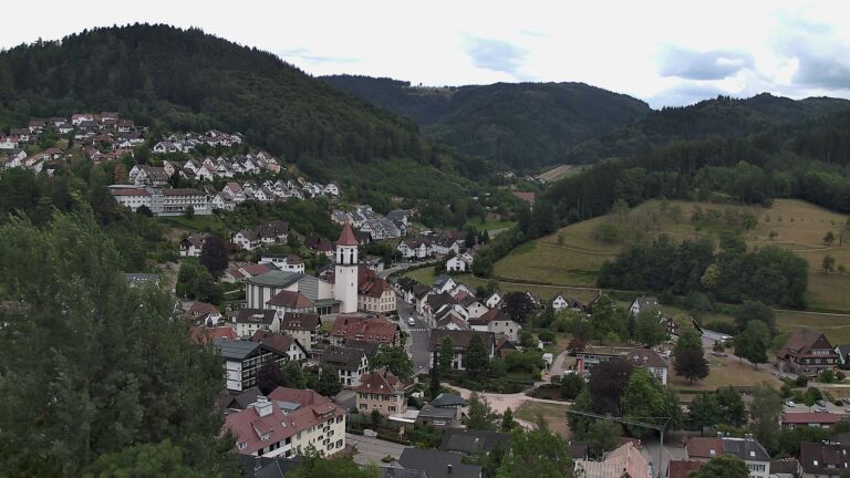 Dieses Bild zeigt eine Webcam-Aufnahme von Ottenhöfen, aufgenommen am Freitag, den 17.07.2026 um 14:30 Uhr