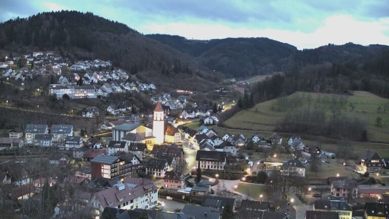 Dieses Bild zeigt eine Webcam-Aufnahme von Ottenhöfen, aufgenommen am Dienstag, den 10.02.2026 um 18:00 Uhr