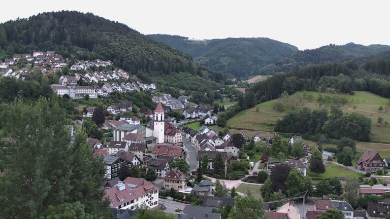 Dieses Bild zeigt eine Webcam-Aufnahme von Ottenhöfen, aufgenommen am Sonntag, den 05.07.2026 um 05:50 Uhr