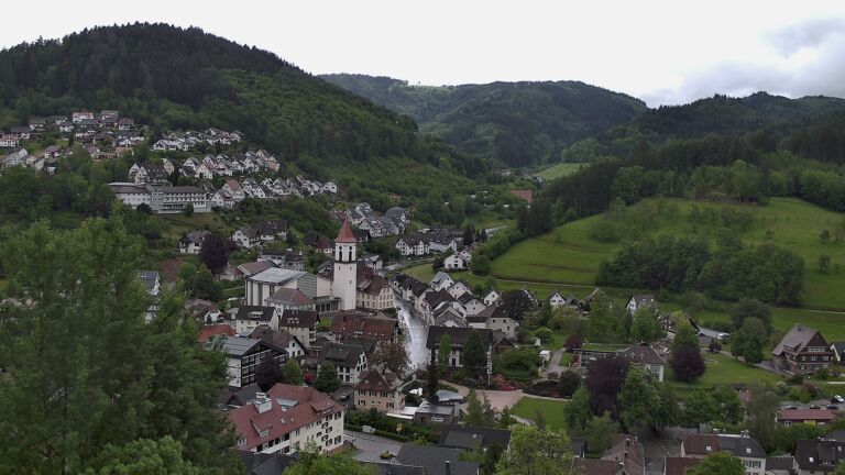 Dieses Bild zeigt eine Webcam-Aufnahme von Ottenhöfen, aufgenommen am Freitag, den 15.05.2026 um 14:10 Uhr