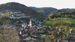 Dieses Bild zeigt eine Webcam-Aufnahme von Ottenhöfen, aufgenommen am Samstag, den 18.04.2026 um 07:50 Uhr