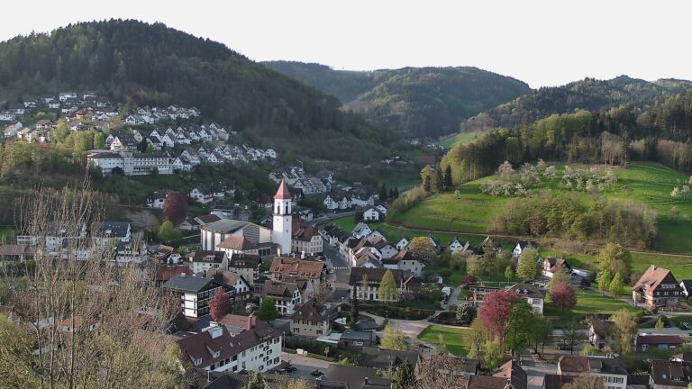 Dieses Bild zeigt eine Webcam-Aufnahme von Ottenhöfen, aufgenommen am Samstag, den 18.04.2026 um 07:50 Uhr