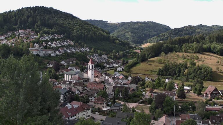 Dieses Bild zeigt eine Webcam-Aufnahme von Ottenhöfen, aufgenommen am Freitag, den 17.07.2026 um 09:10 Uhr