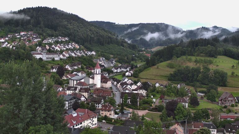 Dieses Bild zeigt eine Webcam-Aufnahme von Ottenhöfen, aufgenommen am Montag, den 29.06.2026 um 07:10 Uhr