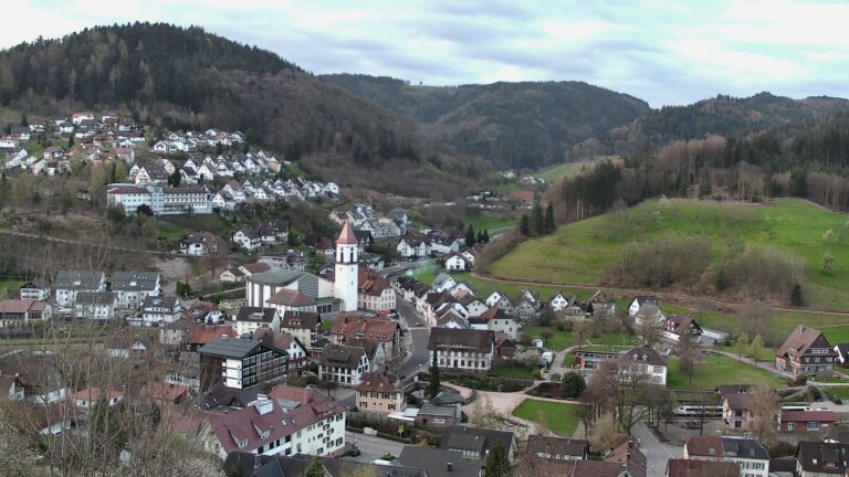 Dieses Bild zeigt eine Webcam-Aufnahme von Ottenhöfen, aufgenommen am Montag, den 06.04.2026 um 07:10 Uhr