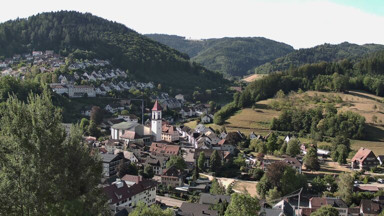 Dieses Bild zeigt eine Webcam-Aufnahme von Ottenhöfen, aufgenommen am Donnerstag, den 06.08.2026 um 09:10 Uhr