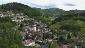 Dieses Bild zeigt eine Webcam-Aufnahme von Ottenhöfen, aufgenommen am Dienstag, den 19.05.2026 um 17:00 Uhr