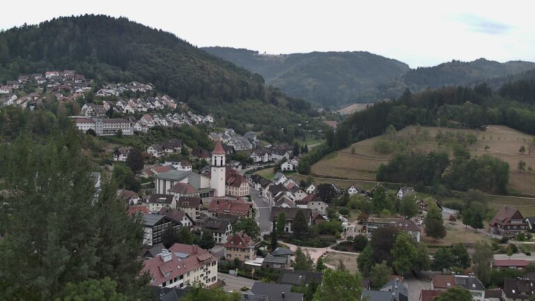 Dieses Bild zeigt eine Webcam-Aufnahme von Ottenhöfen, aufgenommen am Dienstag, den 25.08.2026 um 19:20 Uhr
