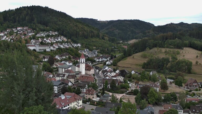 Dieses Bild zeigt eine Webcam-Aufnahme von Ottenhöfen, aufgenommen am Dienstag, den 18.08.2026 um 17:40 Uhr