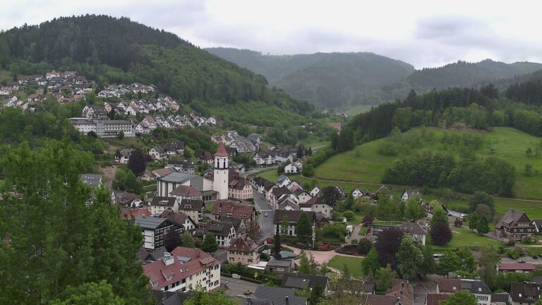 Dieses Bild zeigt eine Webcam-Aufnahme von Ottenhöfen, aufgenommen am Dienstag, den 05.05.2026 um 13:40 Uhr