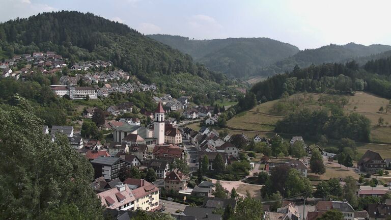 Dieses Bild zeigt eine Webcam-Aufnahme von Ottenhöfen, aufgenommen am Donnerstag, den 30.07.2026 um 16:00 Uhr