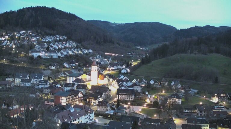 Dieses Bild zeigt eine Webcam-Aufnahme von Ottenhöfen, aufgenommen am Freitag, den 03.04.2026 um 20:30 Uhr