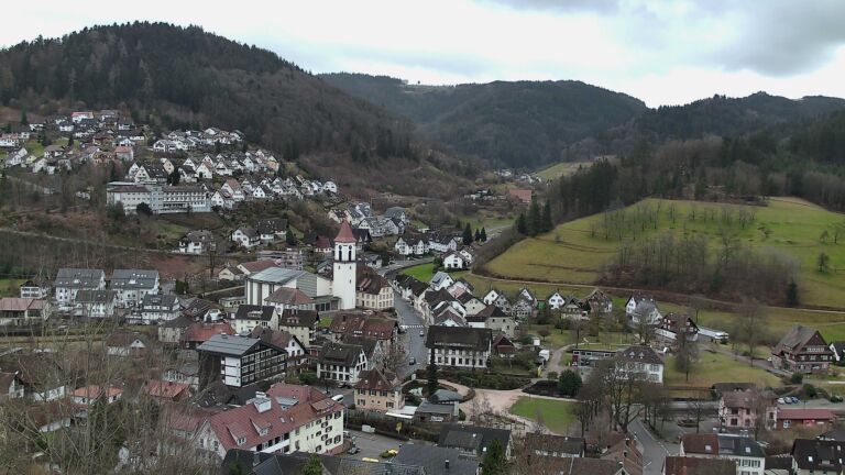 Dieses Bild zeigt eine Webcam-Aufnahme von Ottenhöfen, aufgenommen am Montag, den 16.02.2026 um 12:00 Uhr